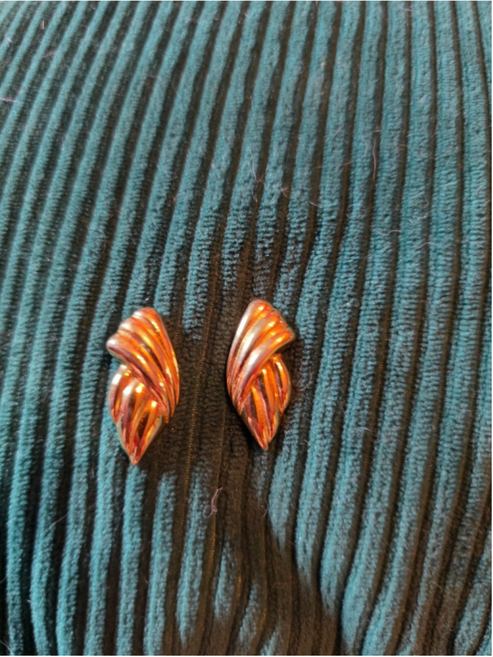 Vintage MONET Gold Tone Leaf Earrings Pierced Stud Signed